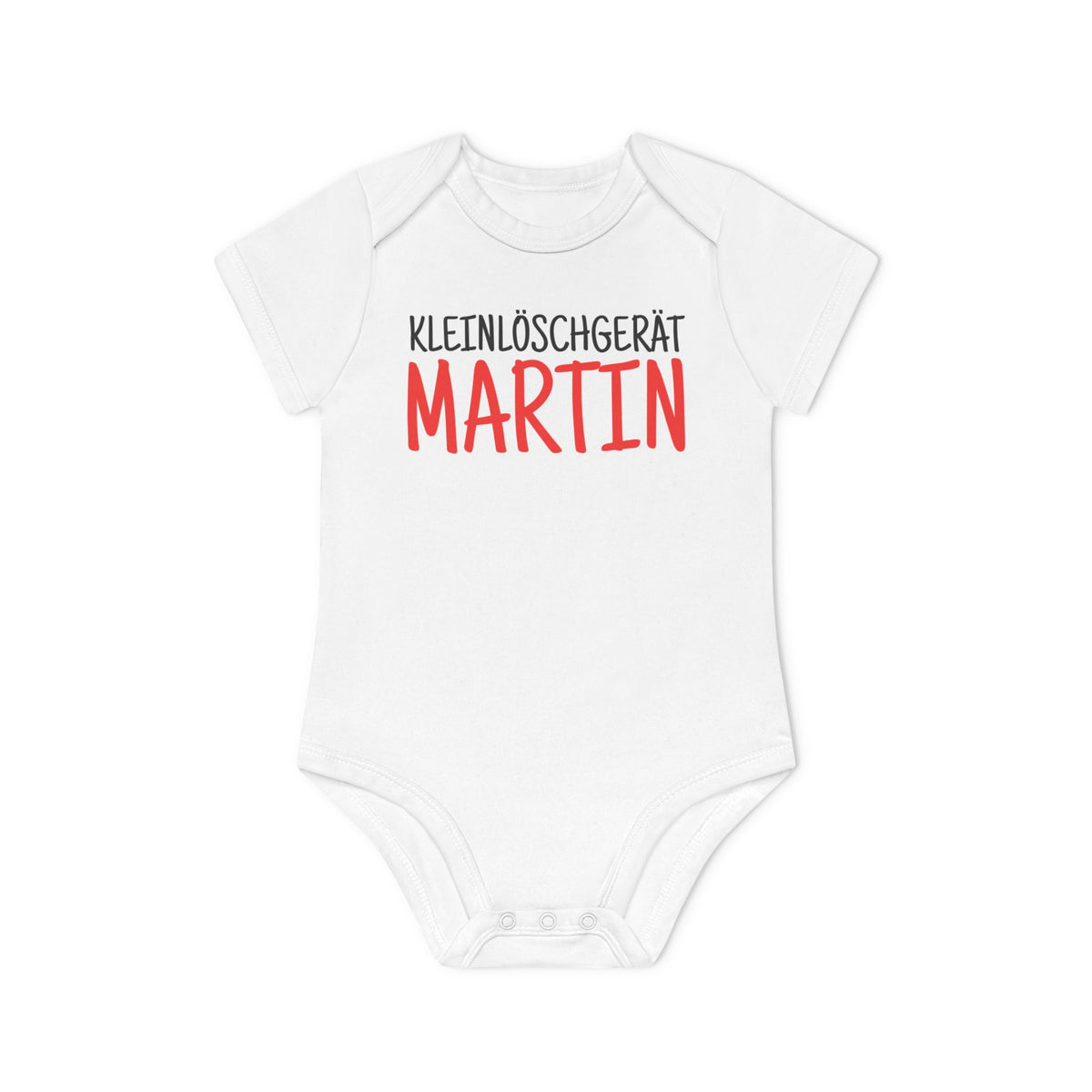 Produktgrafik der Vorderseite des weißen Babybodys mit schwarzem Schriftzug Kleinlöschgerät und rotem Wunschnamen Martin.