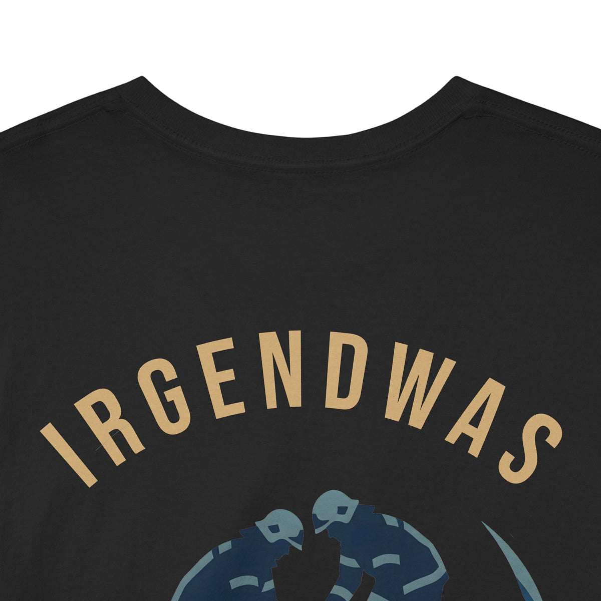 Digitaler Design-Ausschnitt des kreisrunden Hochwasser-Motivs mit dem bogenförmigen orangefarbenen Schriftzug IRGENDWAS.