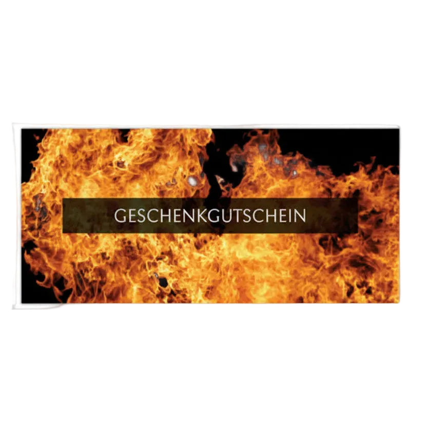 Feuerwehr Geschenkgutschein als physische Karte mit einem Hintergrund aus lodernden Flammen und dem Schriftzug GESCHENKGUTSCHEIN.