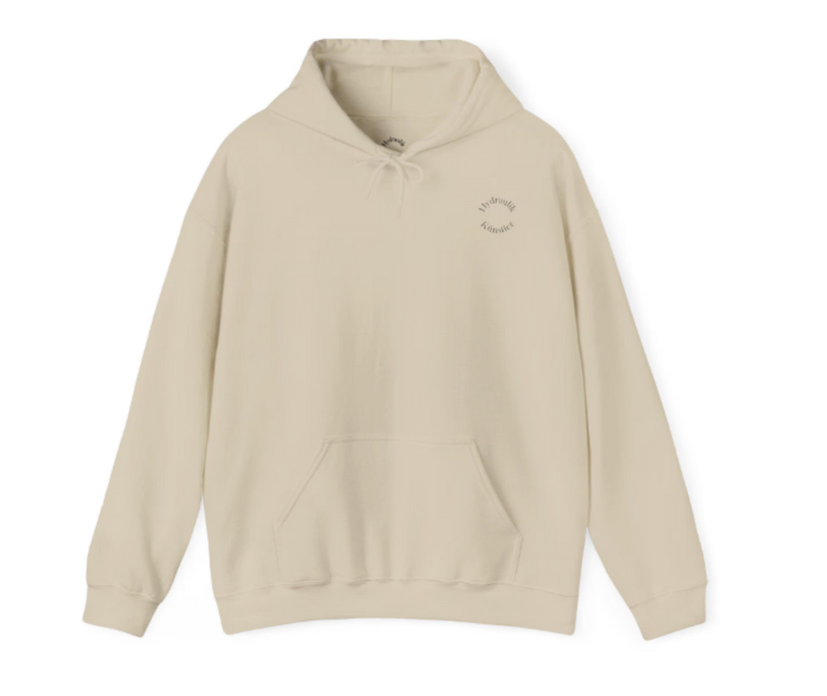 Freigestellte Vorderseite des hellen Unisex-Kapuzenpullis mit Kängurutasche und dezentem Brustlogo auf weißem Hintergrund.
