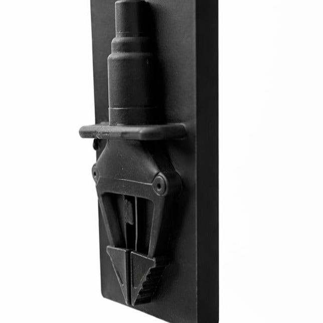 "Seitenansicht des 3D-gedruckten Miniatur-Rettungsspreizer-Schlüsselanhängers aus PETG – schwarze Handbemalung mit metallischem Used-Look, detailgetreue THL-Nachbildung"