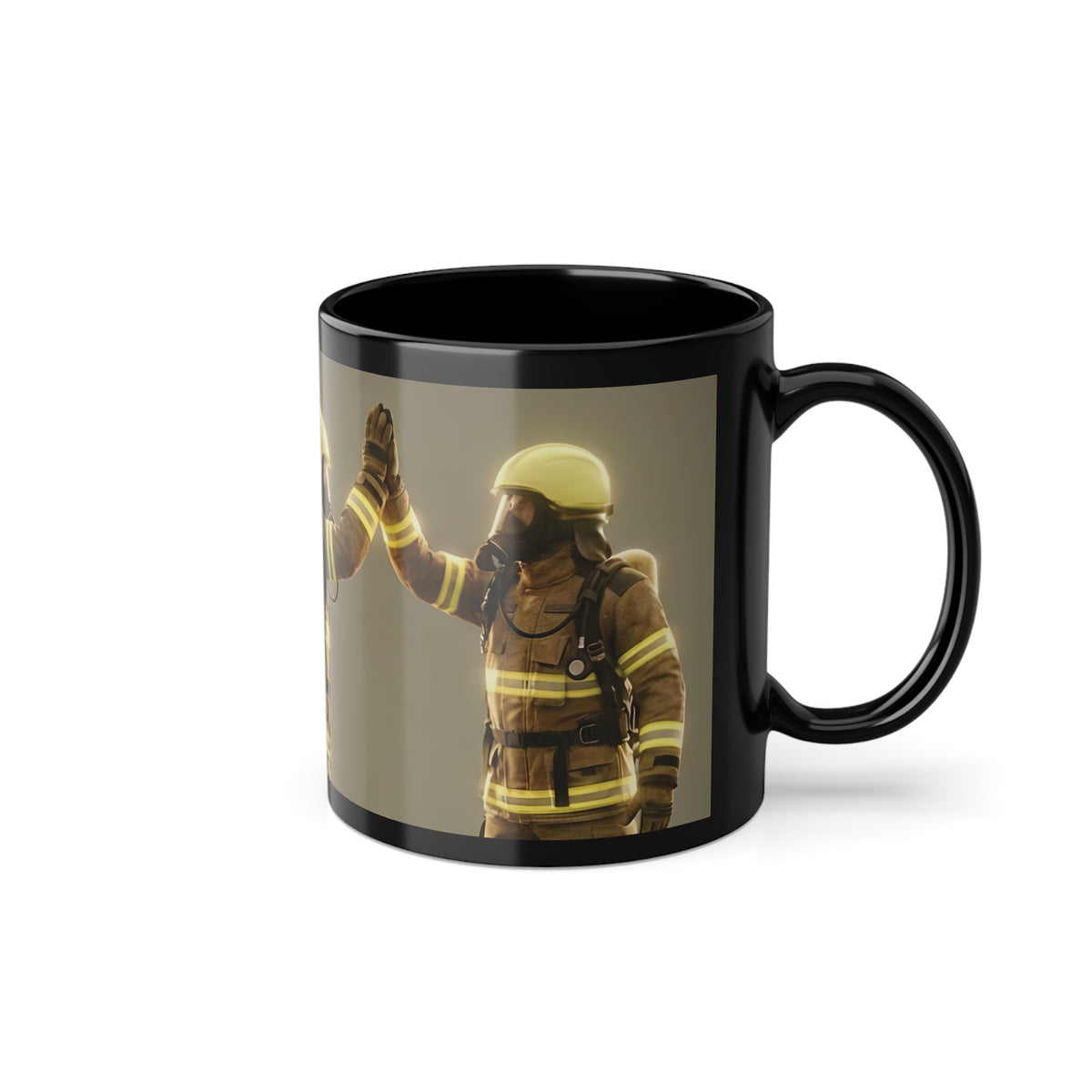 Eine schwarze Tasse aus Keramik. Glänzendes Finish. Abgebildet sind zwei Feuerwehrmänner unter Atemschutz. Text: Weil man die Welt nur zu zweit retten kann.