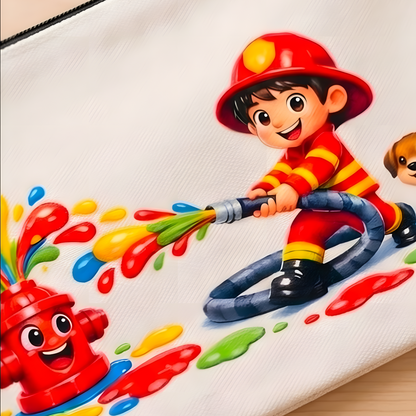 Detailansicht des farbenfrohen DTF-Drucks mit einem lachenden roten Hydranten, der bunte Farben versprüht.